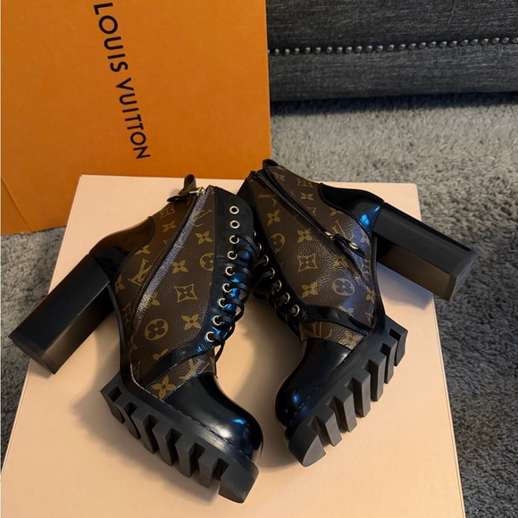 Louis Vuitton Shoes - Louis Vuitton Star Trail Ankle Boot (size 40, 9 women’s)